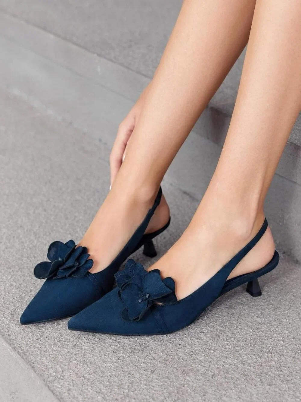 Women's Navy Blue Flower Closed Pointed Toe Slingback Kitten Heels Wedding Pumps